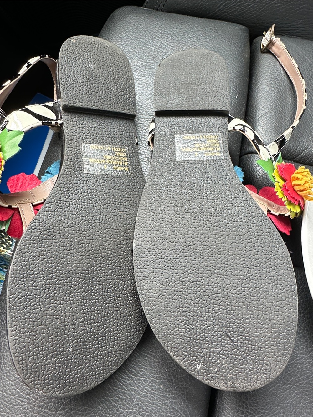 Betsey Johnson Girl’s Floral Embellished Sandal - Colorful Flower -Size 2 - Picture 8 of 9